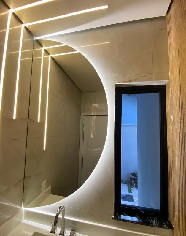 Espelho de banheiro com LED instalado pela Caxias do Sul Vidros